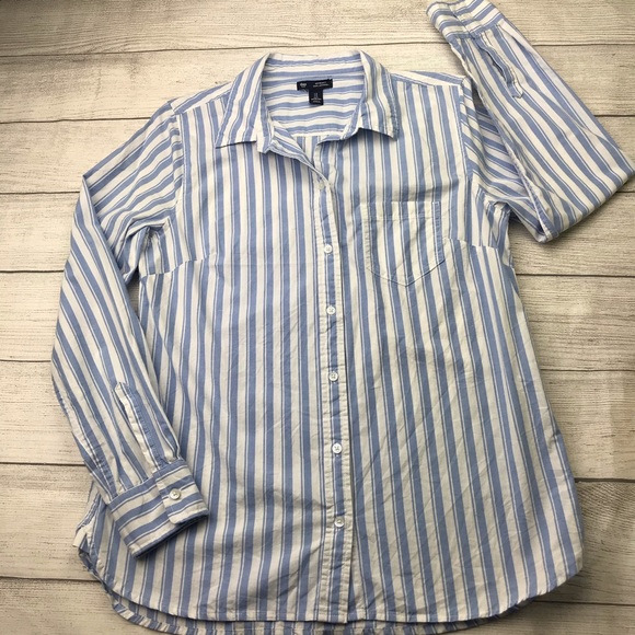 GAP Tops - Womans GAP Button Down GAP Shirt Sz S
